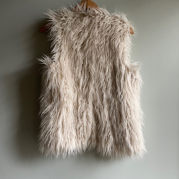 Graham & Spencer Cream Faux Fur Fluffy Vest Size Medium US 6 Chic Vest - Picture 13 of 14